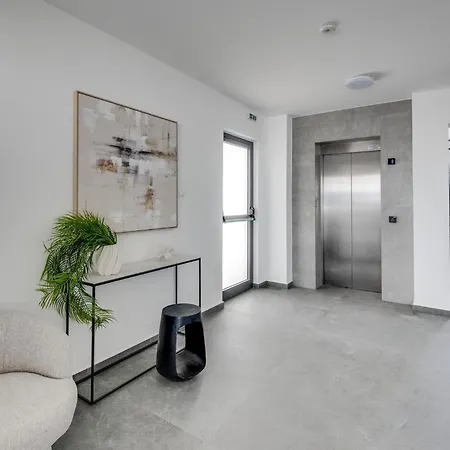 Carisa Elysium アパート ラルナカ