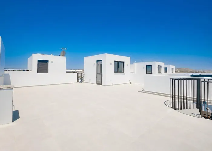 Carisa Elysium لارنكا